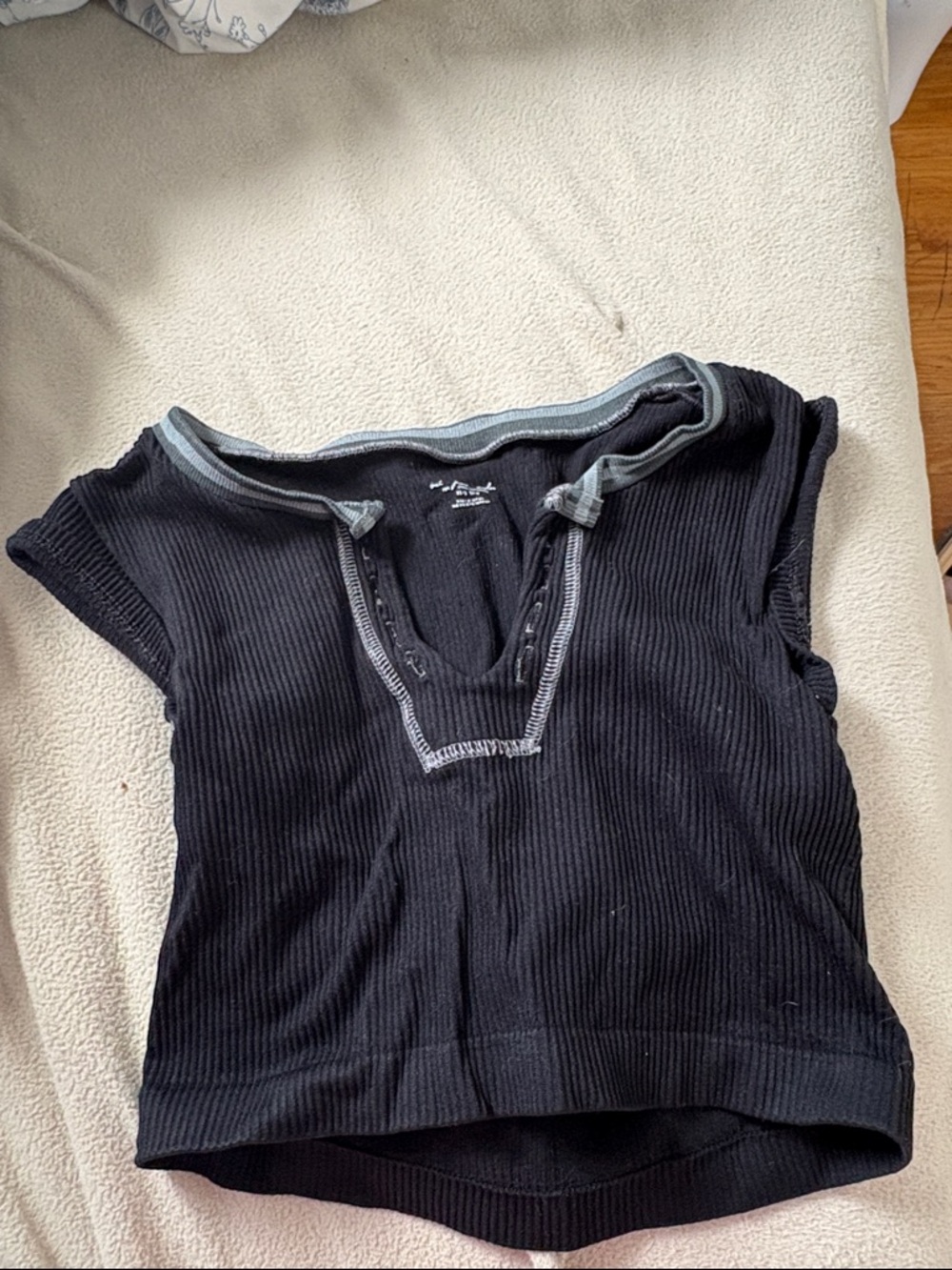 Women’s Black urban outfitters out from under top size xs/s great condition